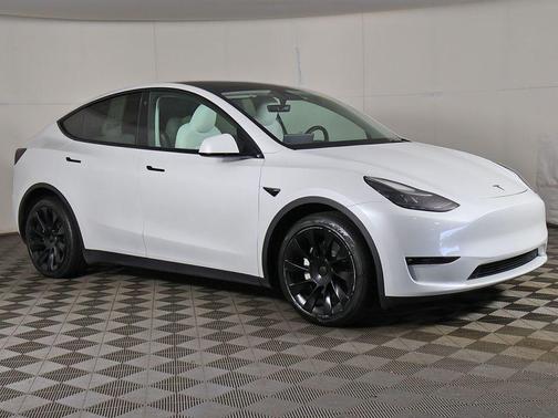 Pearl White Multi-Coat 2023 Tesla Model Y Long Range Dual Motor All-Wheel Drive