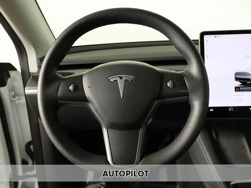 Pearl White Multi-Coat 2023 Tesla Model Y Long Range Dual Motor All-Wheel Drive