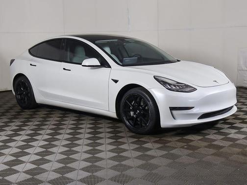 Pearl White Multi-Coat 2022 Tesla Model 3 Long Range
