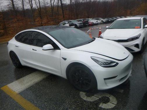 Pearl White Multi-Coat 2022 Tesla Model 3 Long Range