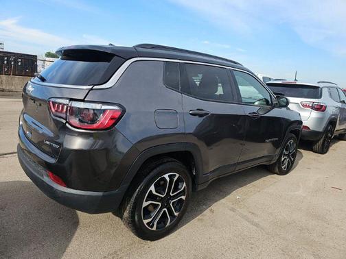 Granite Crystal Metallic Clearcoat 2023 Jeep Compass Limited