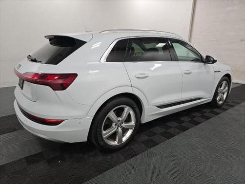 2019 Audi e-tron Premium Plus