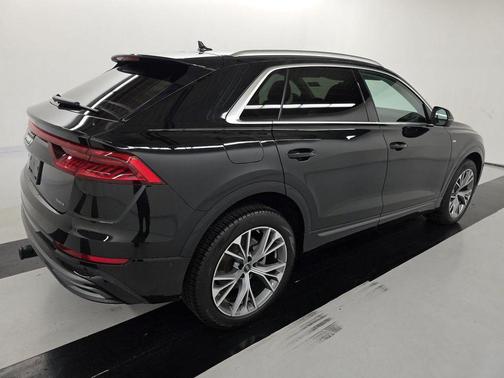 2023 Audi Q8 55 Premium Plus