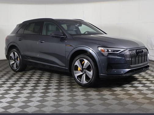 2022 Audi e-tron Premium Plus