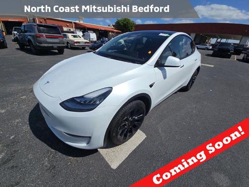 Pearl White Multi-Coat 2023 Tesla Model Y Long Range Dual Motor All-Wheel Drive