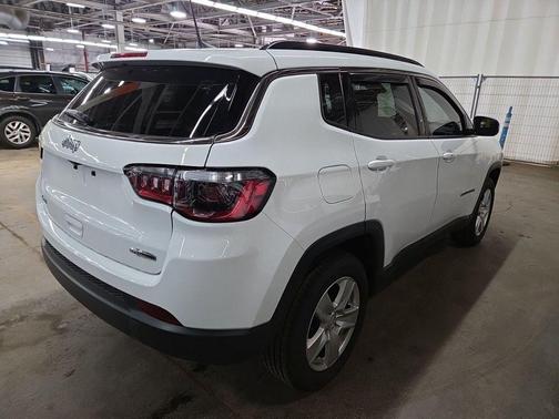 Bright White Clearcoat 2022 Jeep Compass Latitude