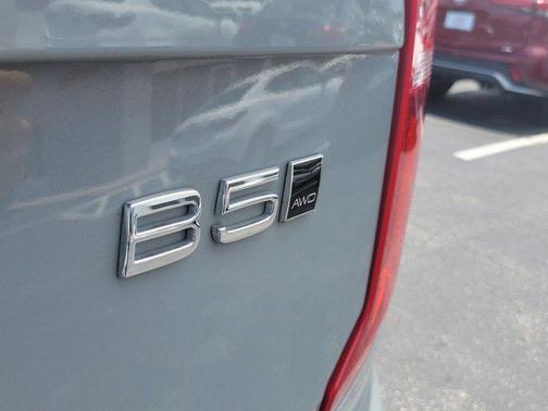 2024 Volvo XC90 B5 Core Bright Theme