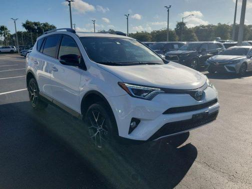 2018 Toyota RAV4 Hybrid SE