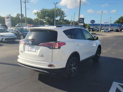 2018 Toyota RAV4 Hybrid SE