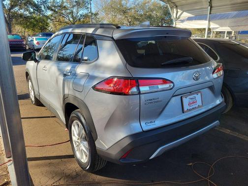 2024 Toyota Corolla Cross LE
