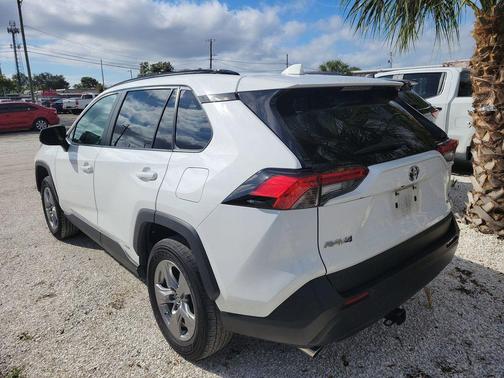 2022 Toyota RAV4 Hybrid LE