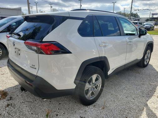 2022 Toyota RAV4 Hybrid LE
