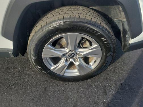 2022 Toyota RAV4 Hybrid LE