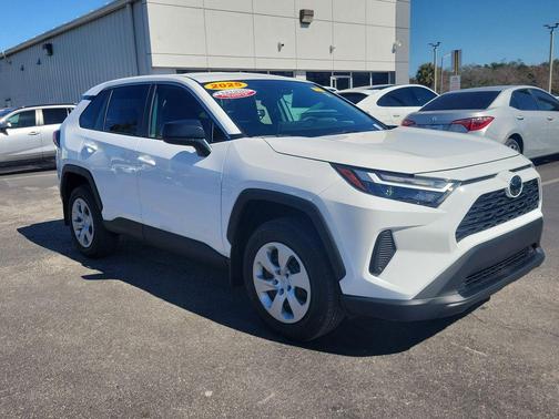 2025 Toyota RAV4 LE