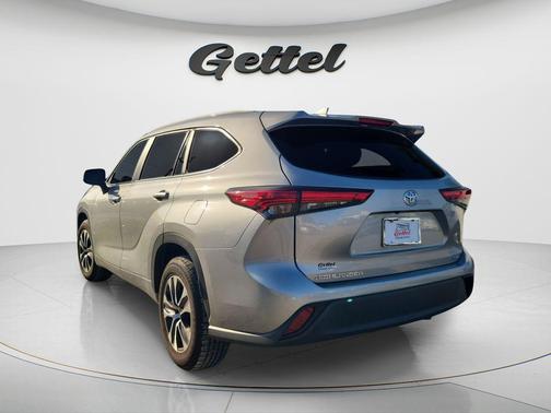 Celestial Silver Metallic 2023 Toyota Highlander XLE