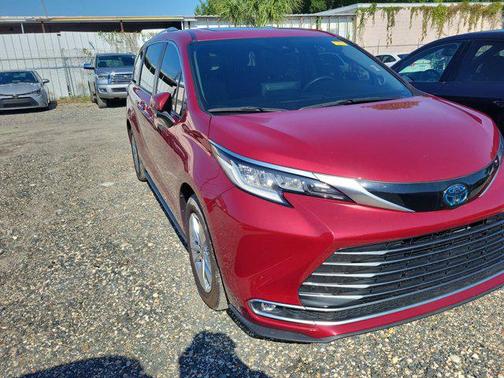 2023 Toyota Sienna Limited 7-Passenger