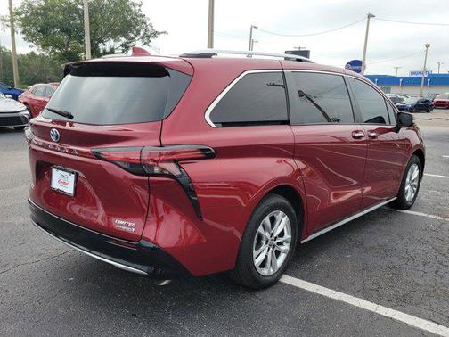 2023 Toyota Sienna Limited 7-Passenger