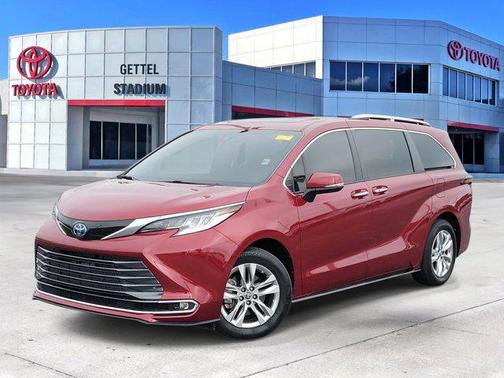 2023 Toyota Sienna Limited 7-Passenger
