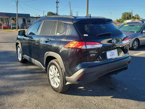 2024 Toyota Corolla Cross LE