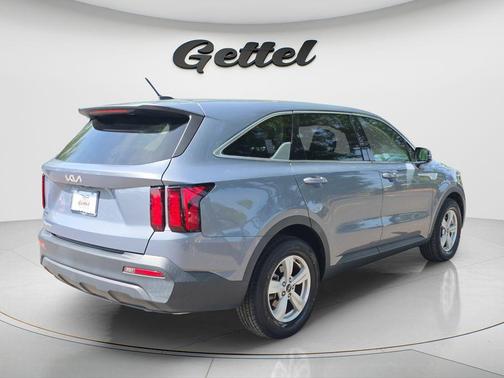 Everlasting Silver 2023 Kia Sorento LX
