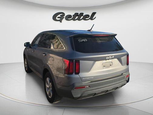 Everlasting Silver 2023 Kia Sorento LX
