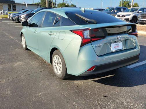 2022 Toyota Prius LE