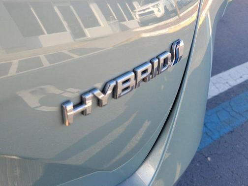 2022 Toyota Prius LE