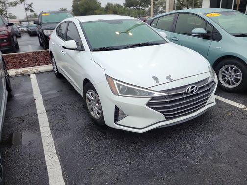 2019 Hyundai ELANTRA SE