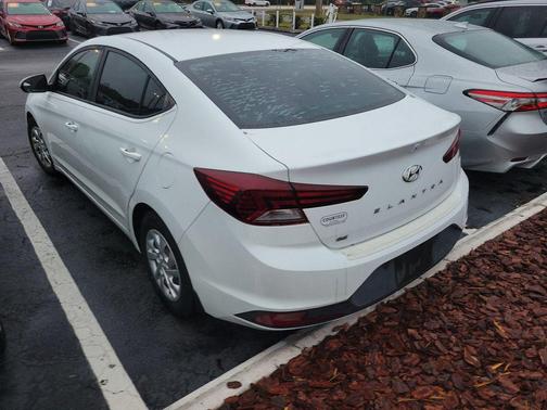 2019 Hyundai ELANTRA SE