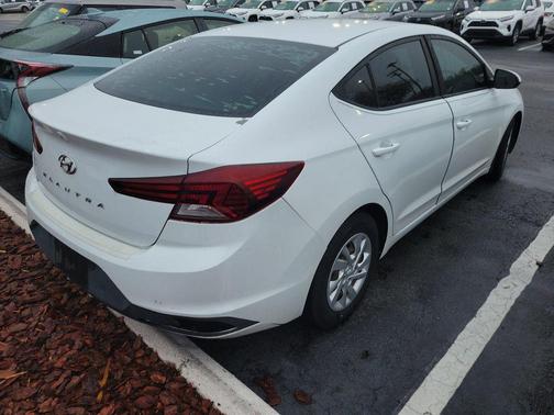 2019 Hyundai ELANTRA SE