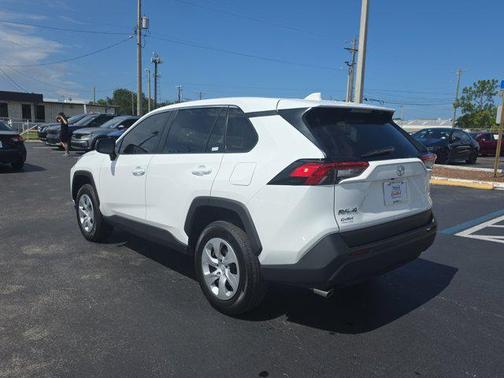 2025 Toyota RAV4 LE