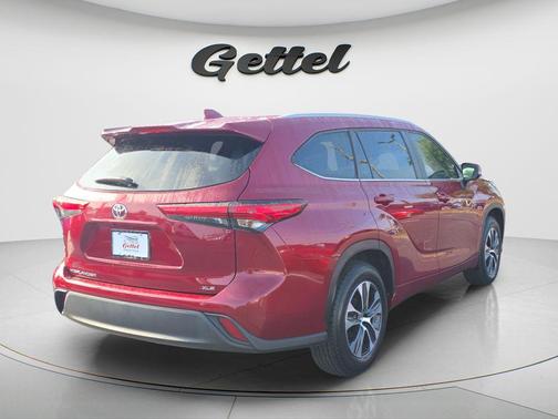 Ruby Flare Pearl 2023 Toyota Highlander XLE
