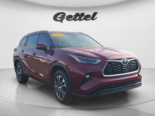Ruby Flare Pearl 2023 Toyota Highlander XLE