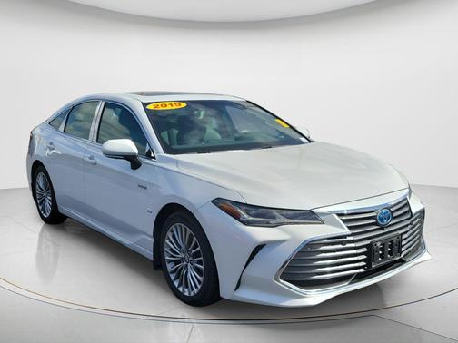 2019 Toyota Avalon Hybrid XLE Plus