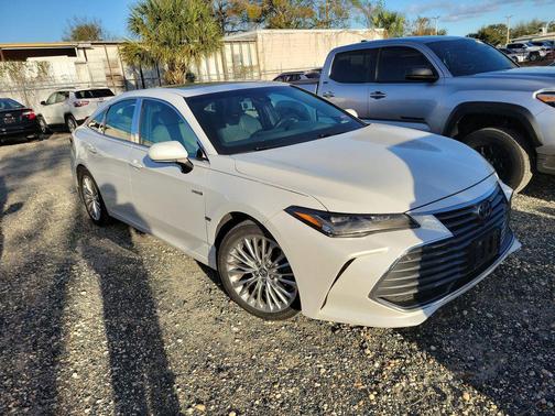 2019 Toyota Avalon Hybrid XLE Plus