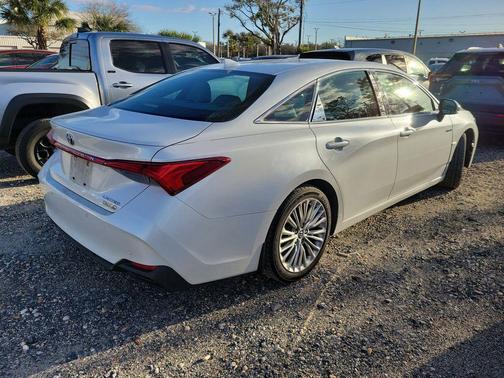 2019 Toyota Avalon Hybrid XLE Plus