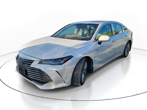 2019 Toyota Avalon Hybrid XLE Plus