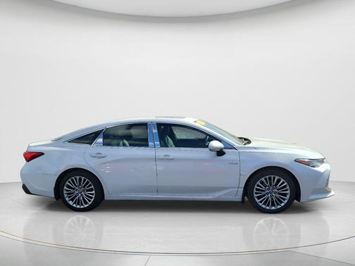 2019 Toyota Avalon Hybrid XLE Plus