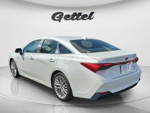 2019 Toyota Avalon Hybrid XLE Plus