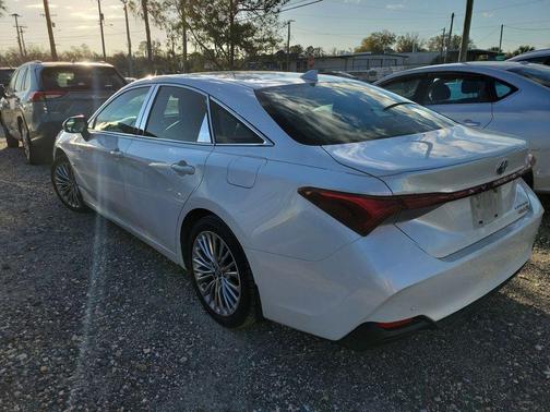 2019 Toyota Avalon Hybrid XLE Plus