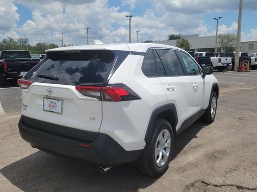 2025 Toyota RAV4 LE