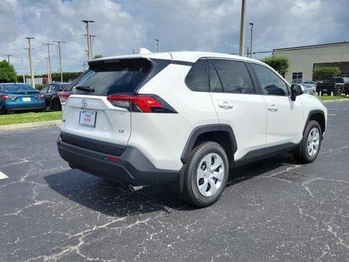 2025 Toyota RAV4 LE