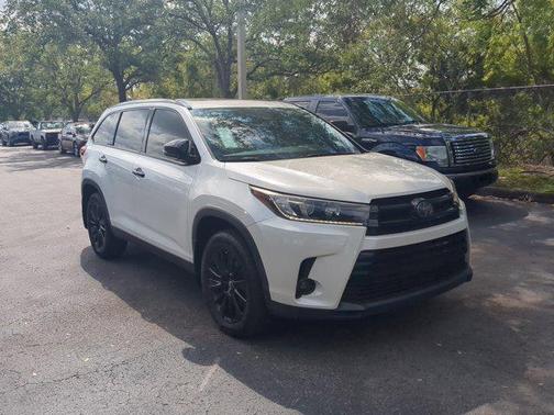 2019 Toyota Highlander SE