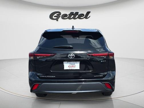 Midnight Black Metallic 2026 Toyota Highlander Hybrid Limited