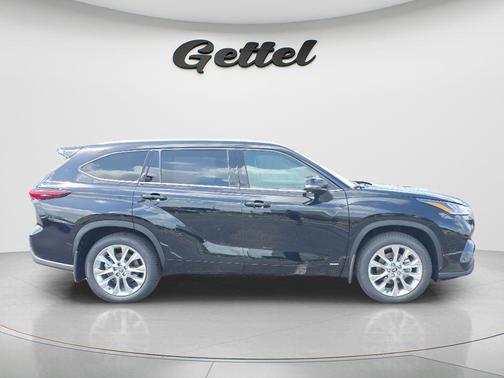 Midnight Black Metallic 2026 Toyota Highlander Hybrid Limited