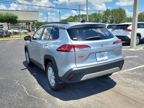 2025 Toyota Corolla Cross LE