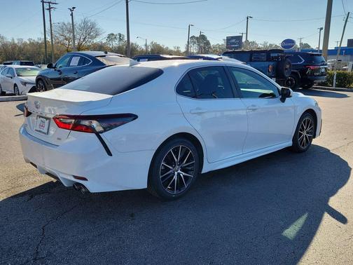 2024 Toyota Camry SE