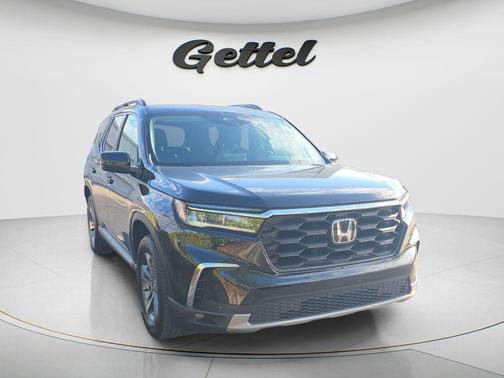 Crystal Black Pearl 2023 Honda Pilot 2WD EX-L 8 Passenger