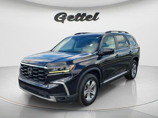 Crystal Black Pearl 2023 Honda Pilot 2WD EX-L 8 Passenger