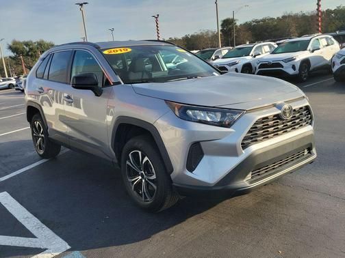 2019 Toyota RAV4 LE